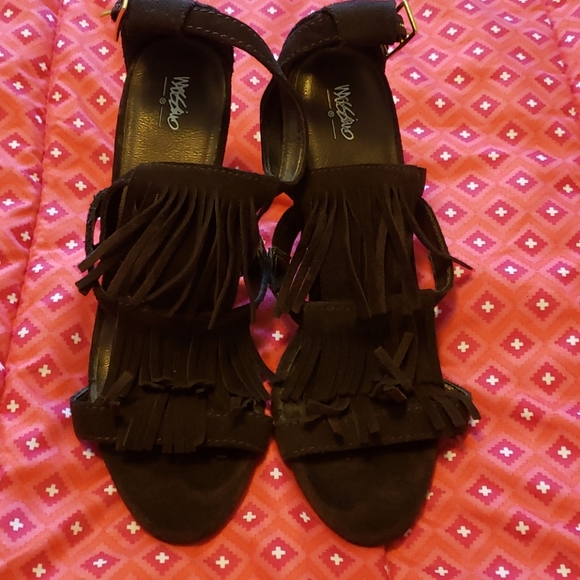 Mossimo Brown suede fringed heels. Size 6 1/2 - Picture 3 of 8